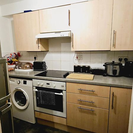 Lovely Fully Furnished One Bed Flat To Let เอนฟิลด์ ภายนอก รูปภาพ