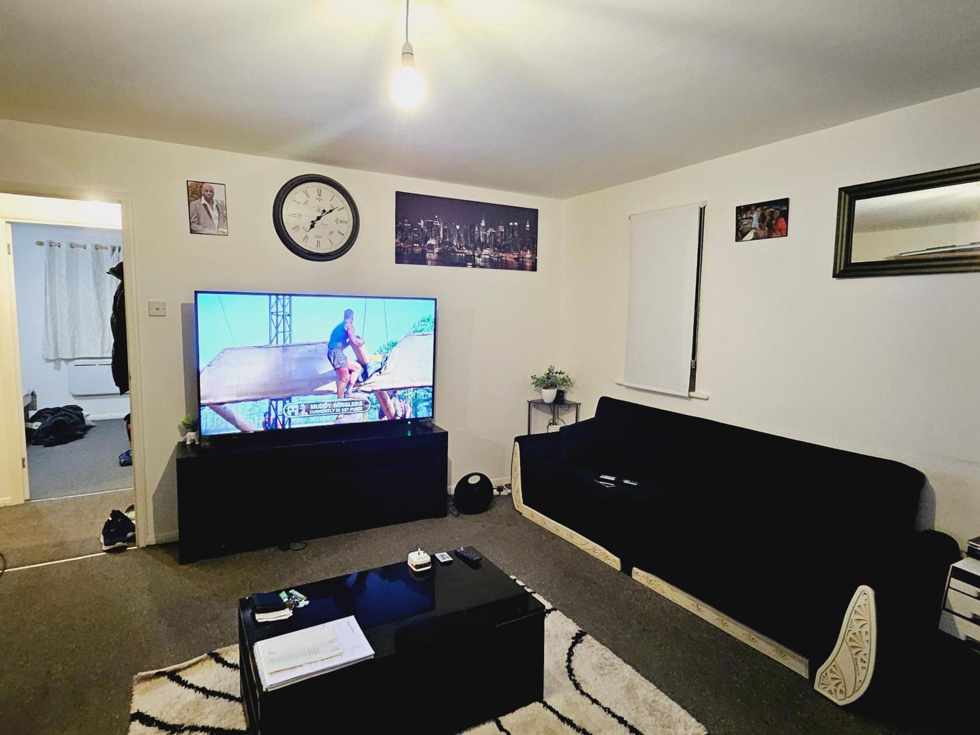 Lovely Fully Furnished One Bed Flat To Let เอนฟิลด์ ภายนอก รูปภาพ