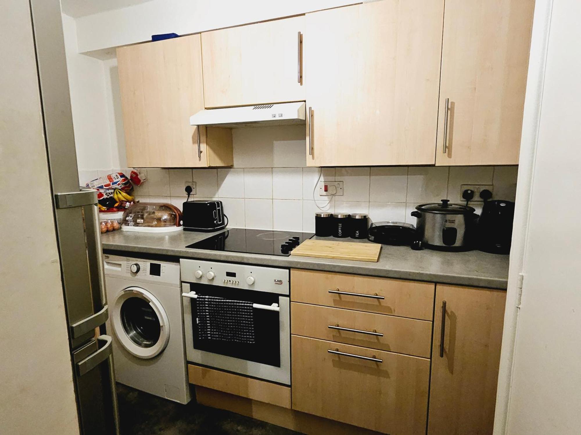 Lovely Fully Furnished One Bed Flat To Let เอนฟิลด์ ภายนอก รูปภาพ
